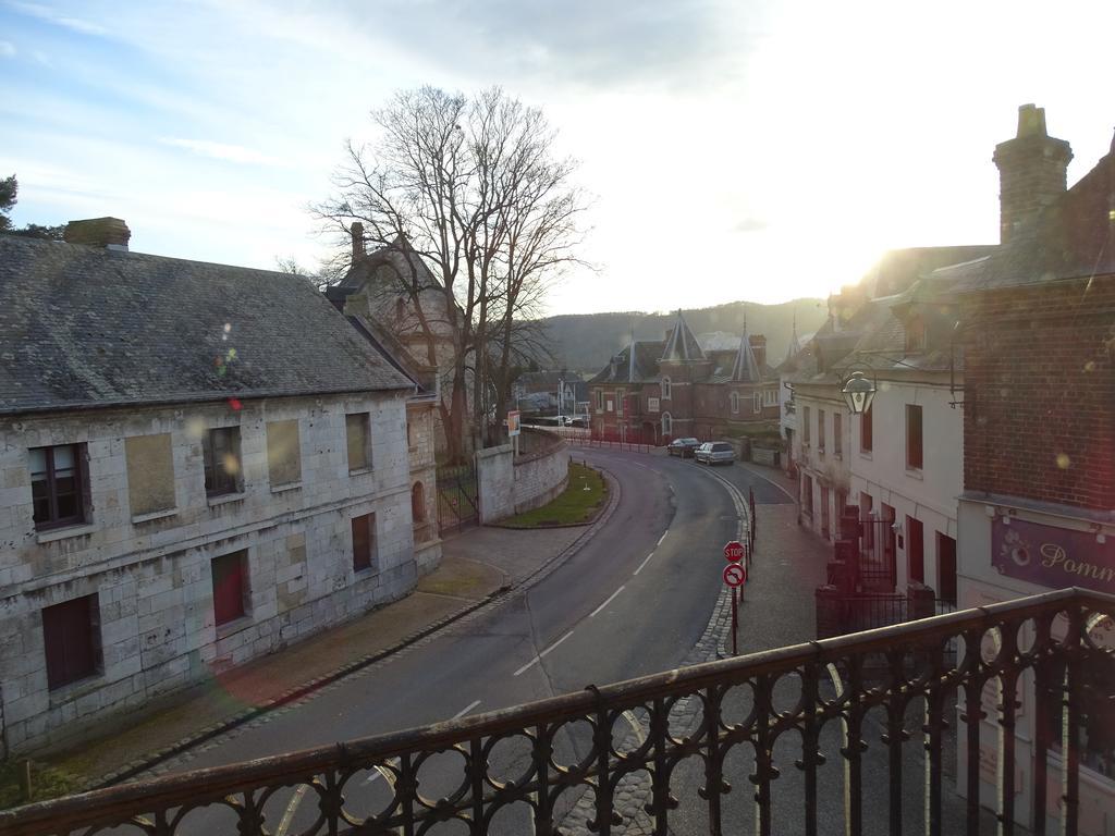 La Bonne Famille Hotel Jumieges Exterior photo